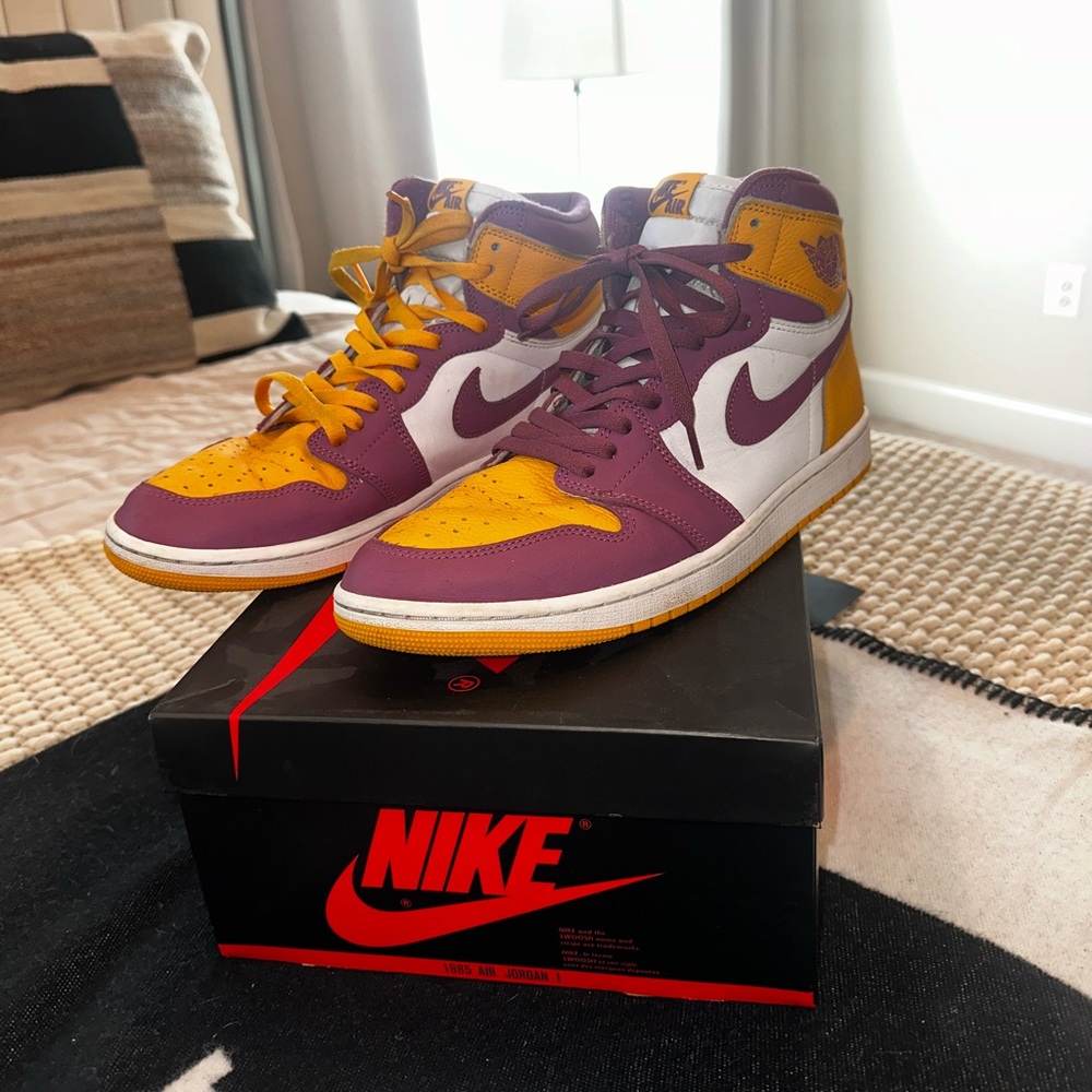 Retro Air Jordan 1 OG, University Gold/ Light Bordeaux, Size: 11